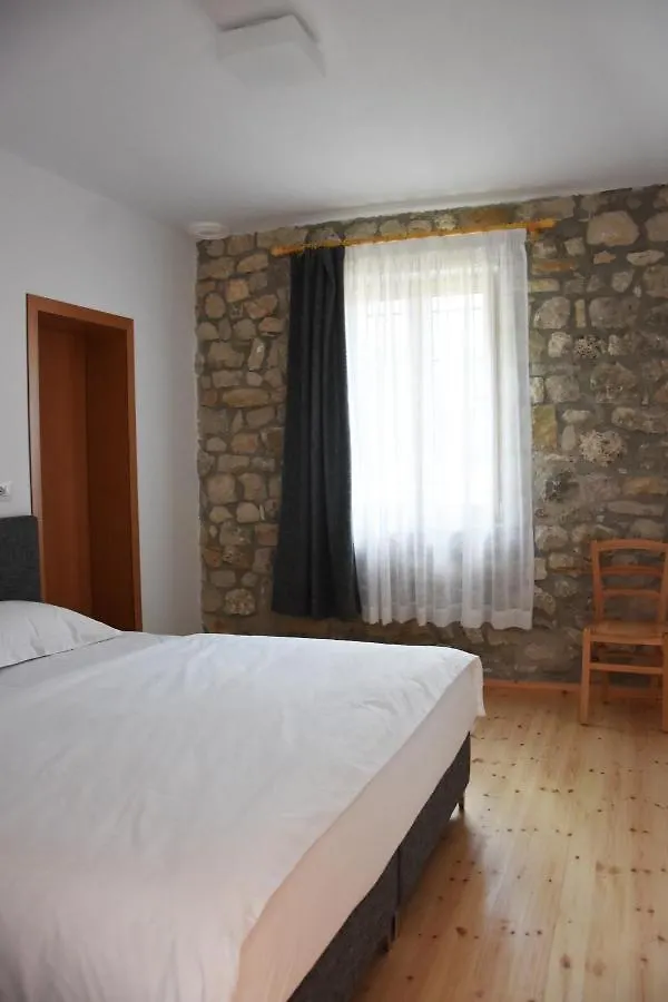 Hani Ilos Stegopull Албания